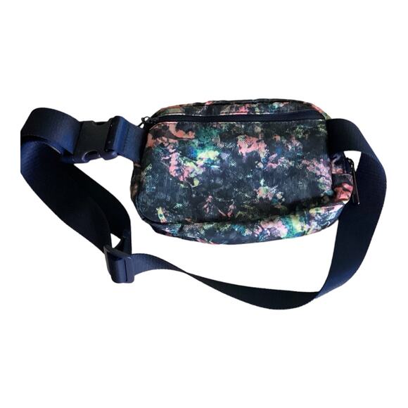 Lululemon Everywhere Belt Bag Dappled Daze Blue Floral Multicolor EUC - Picture 4 of 10